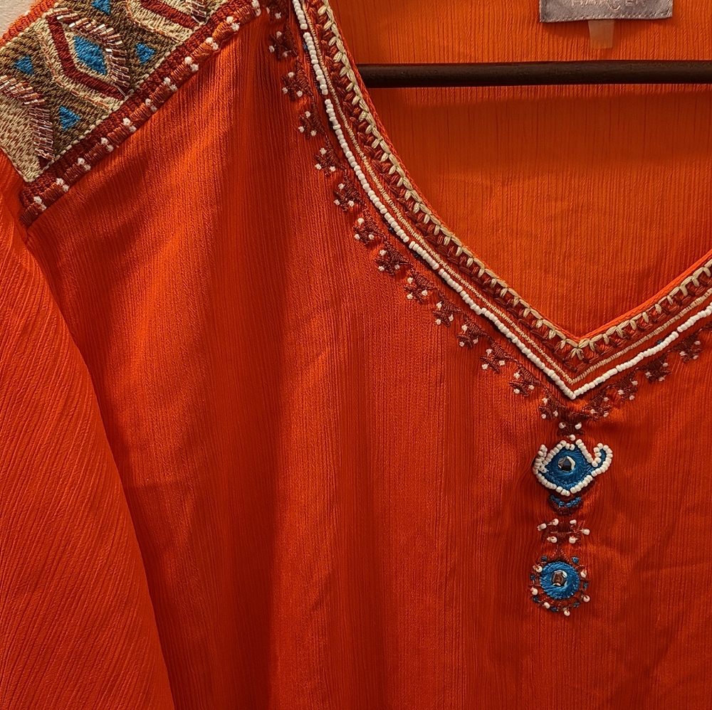 Beautiful blouse - Picture 2 of 6